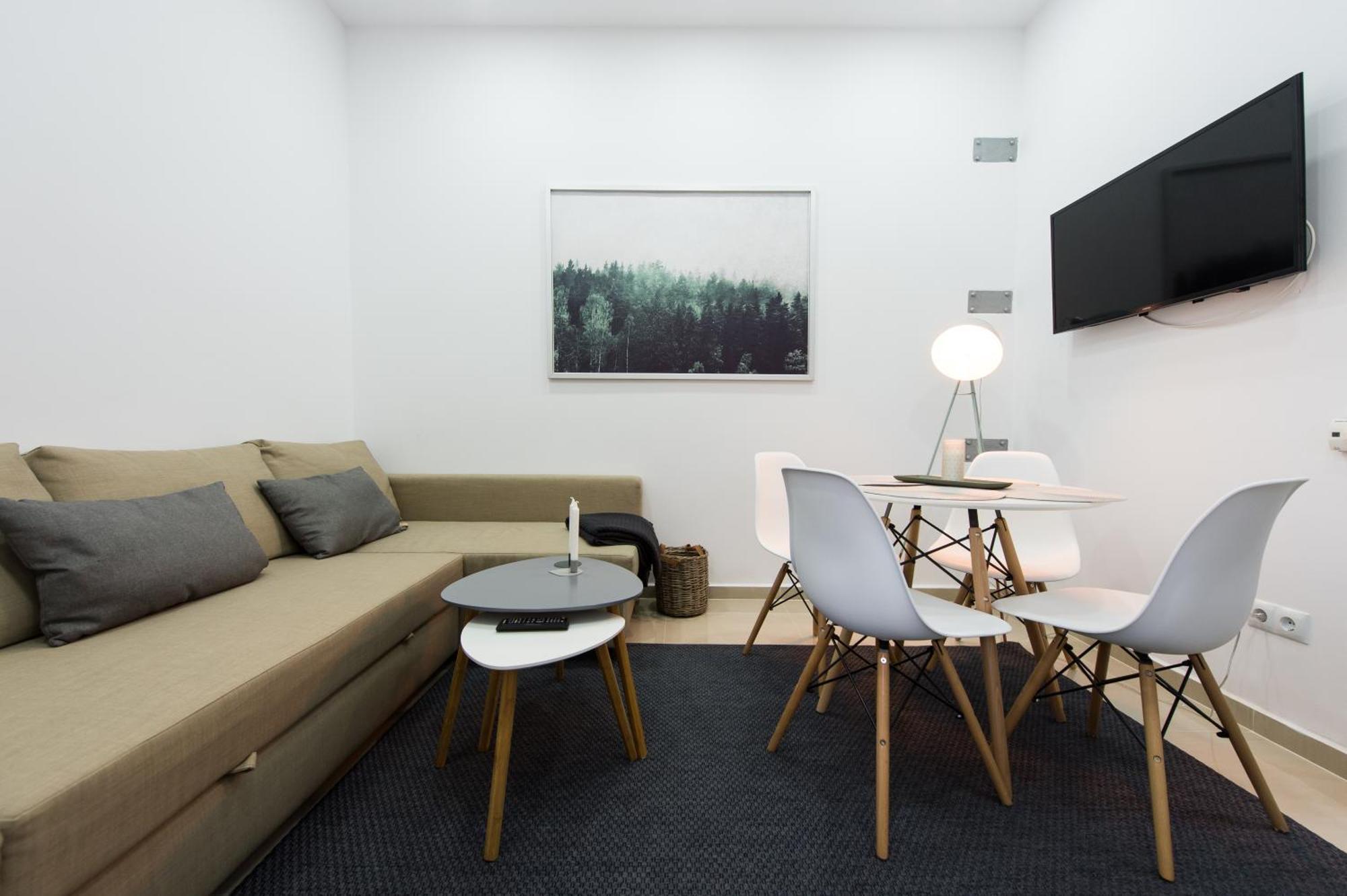 Gorgeous Brasov Flat With Patio And Mountain Views Daire Dış mekan fotoğraf