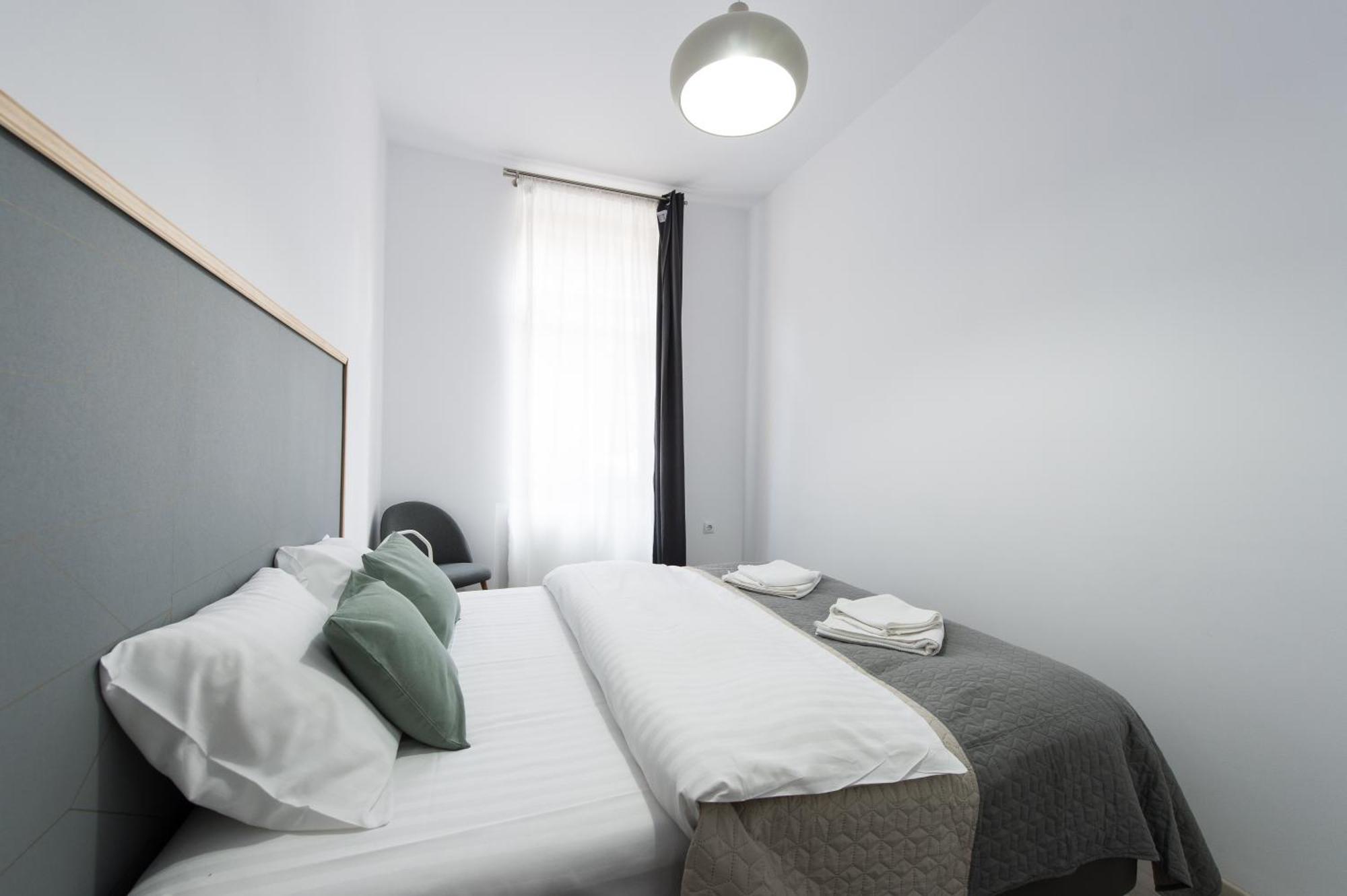 Gorgeous Brasov Flat With Patio And Mountain Views Daire Dış mekan fotoğraf