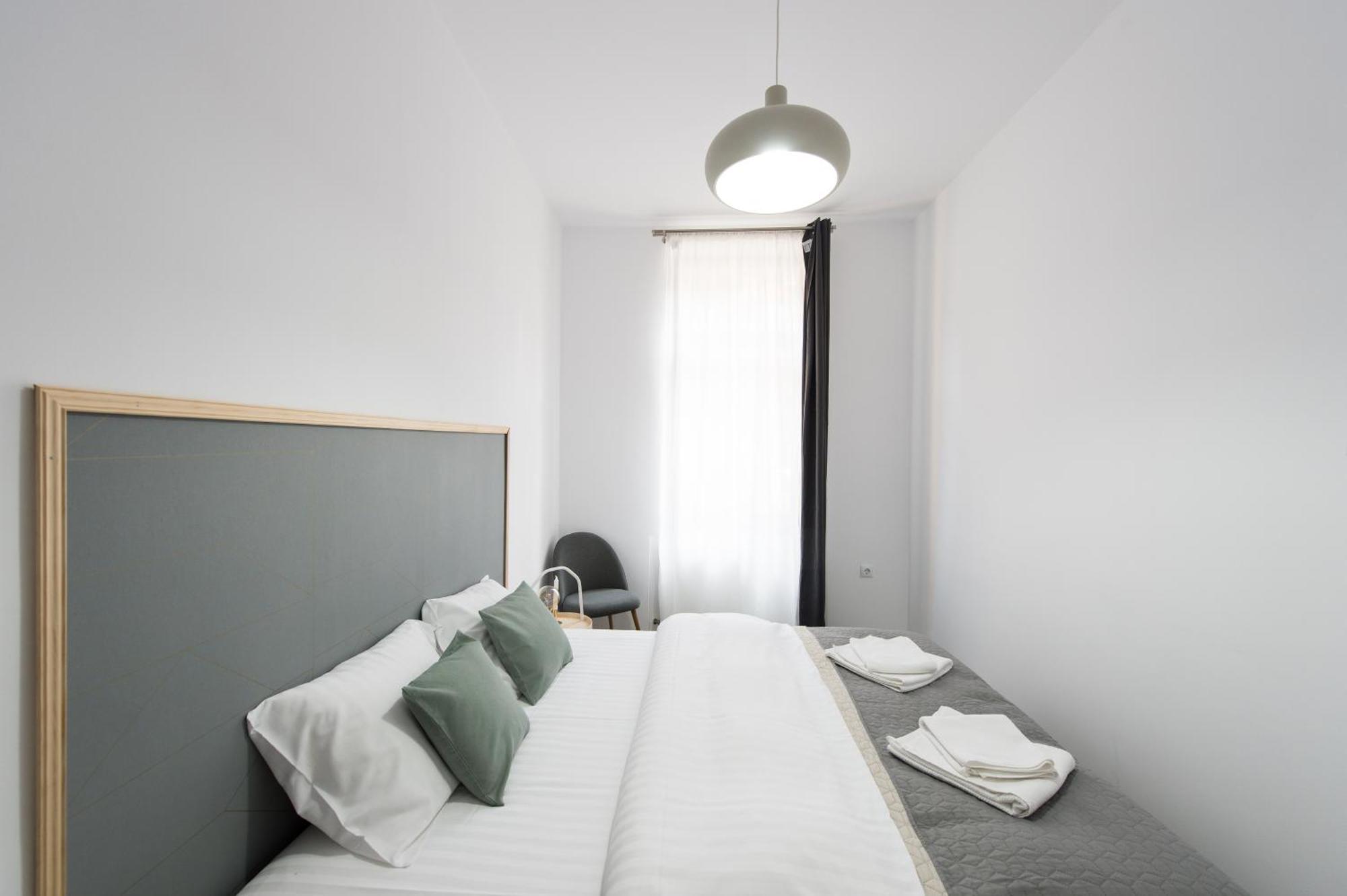 Gorgeous Brasov Flat With Patio And Mountain Views Daire Dış mekan fotoğraf