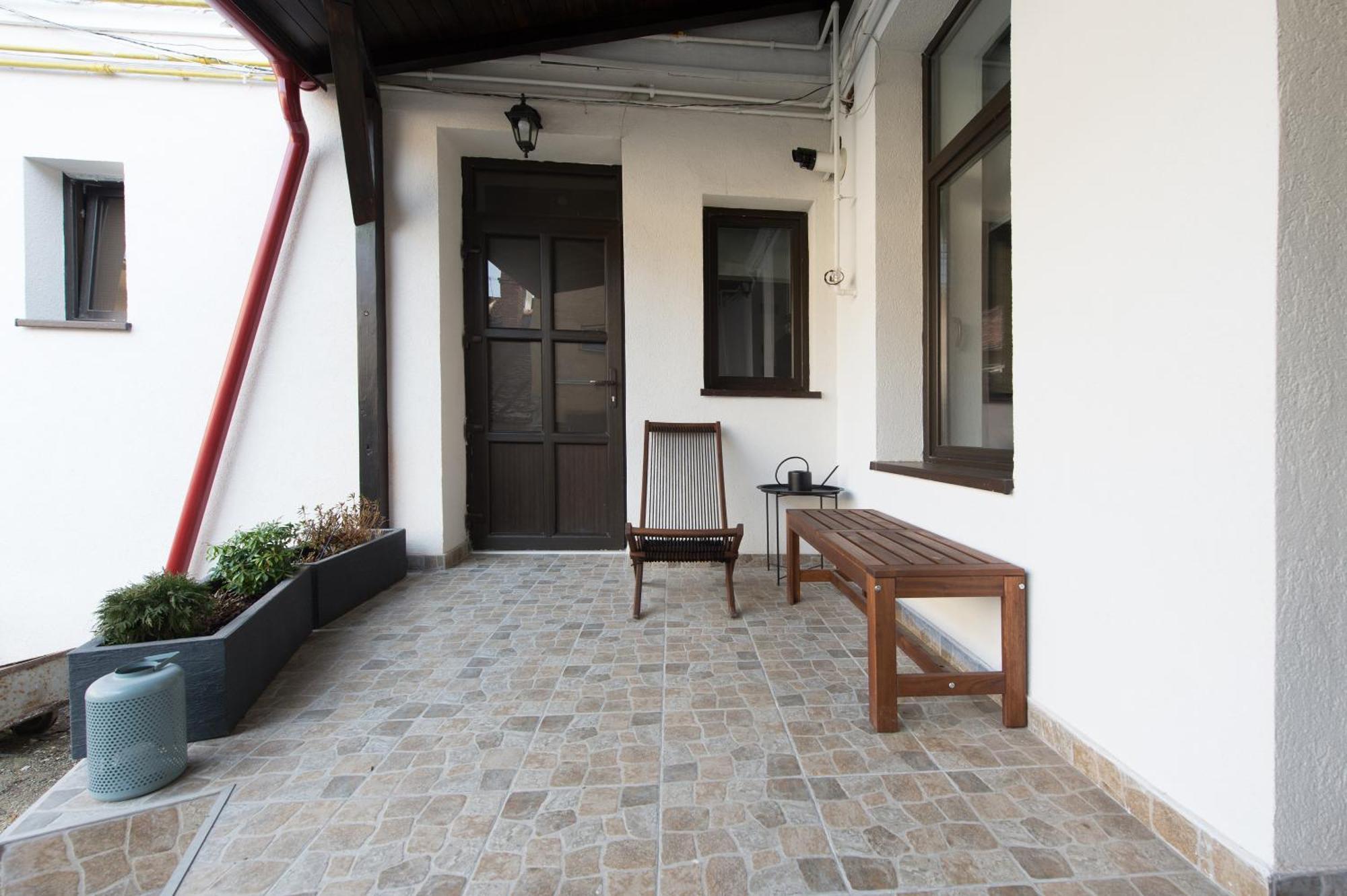 Gorgeous Brasov Flat With Patio And Mountain Views Daire Dış mekan fotoğraf