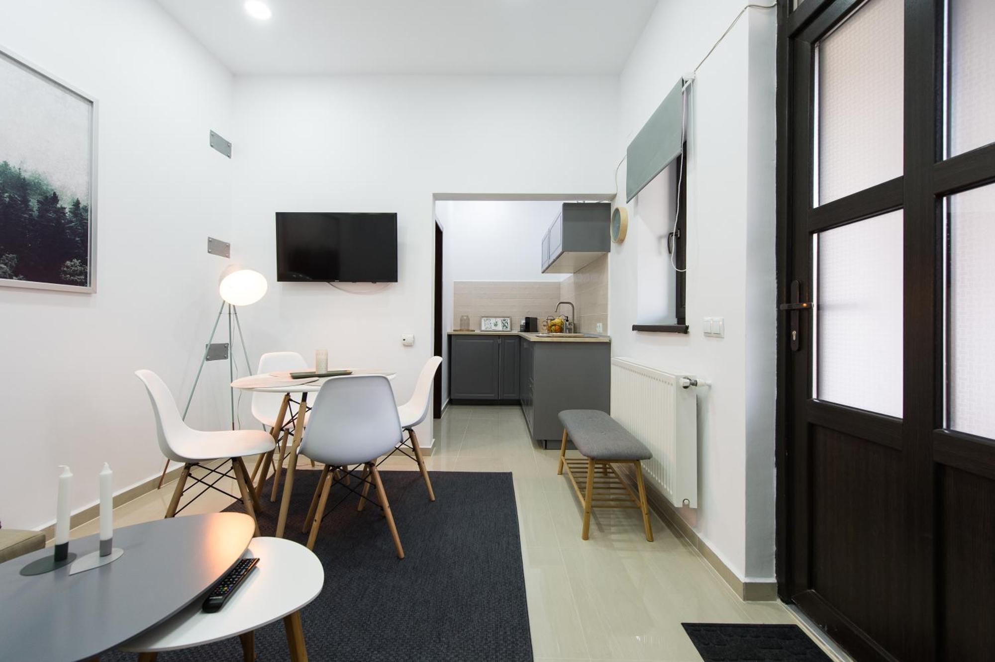 Gorgeous Brasov Flat With Patio And Mountain Views Daire Dış mekan fotoğraf