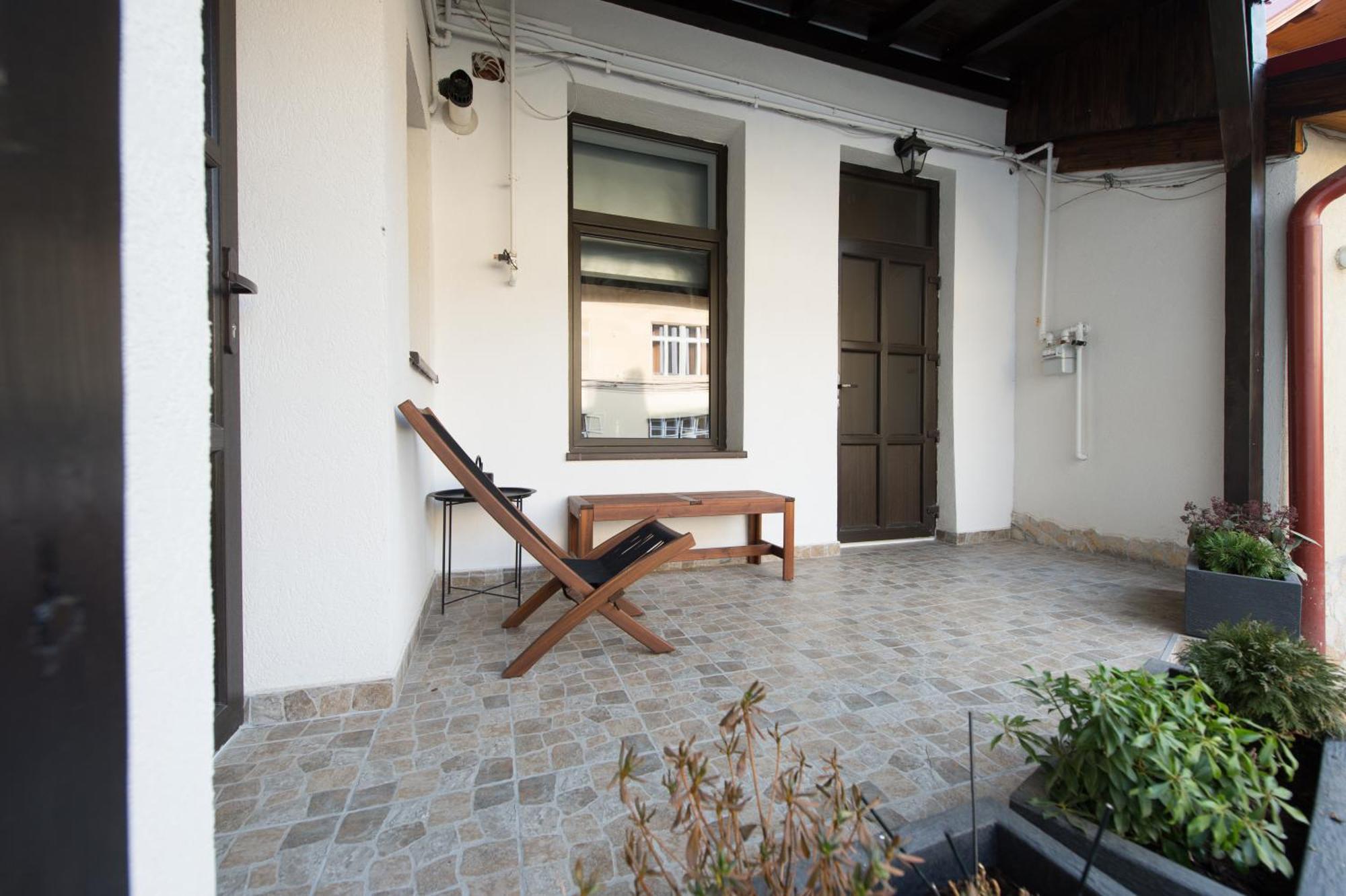 Gorgeous Brasov Flat With Patio And Mountain Views Daire Dış mekan fotoğraf
