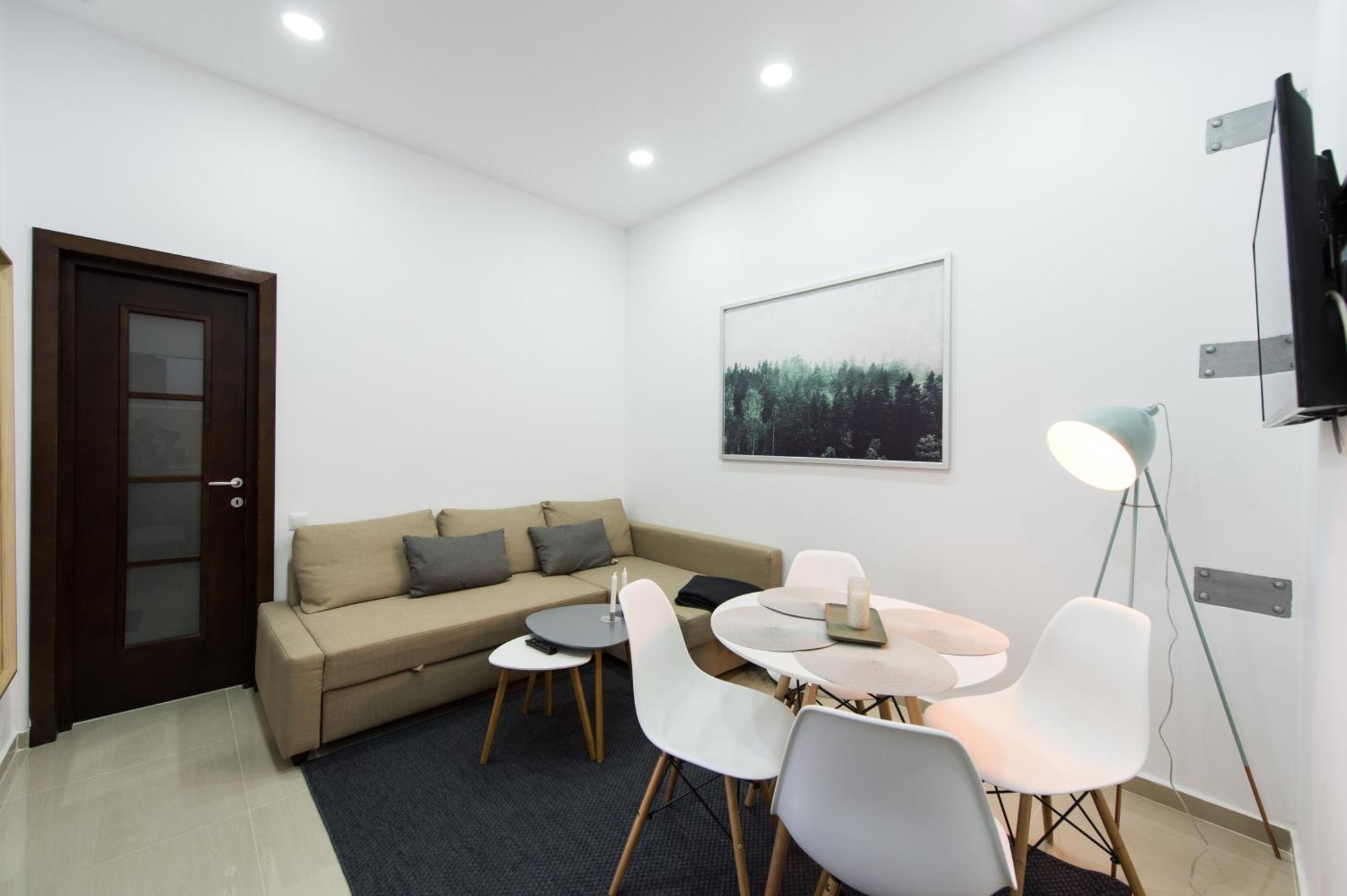 Gorgeous Brasov Flat With Patio And Mountain Views Daire Dış mekan fotoğraf