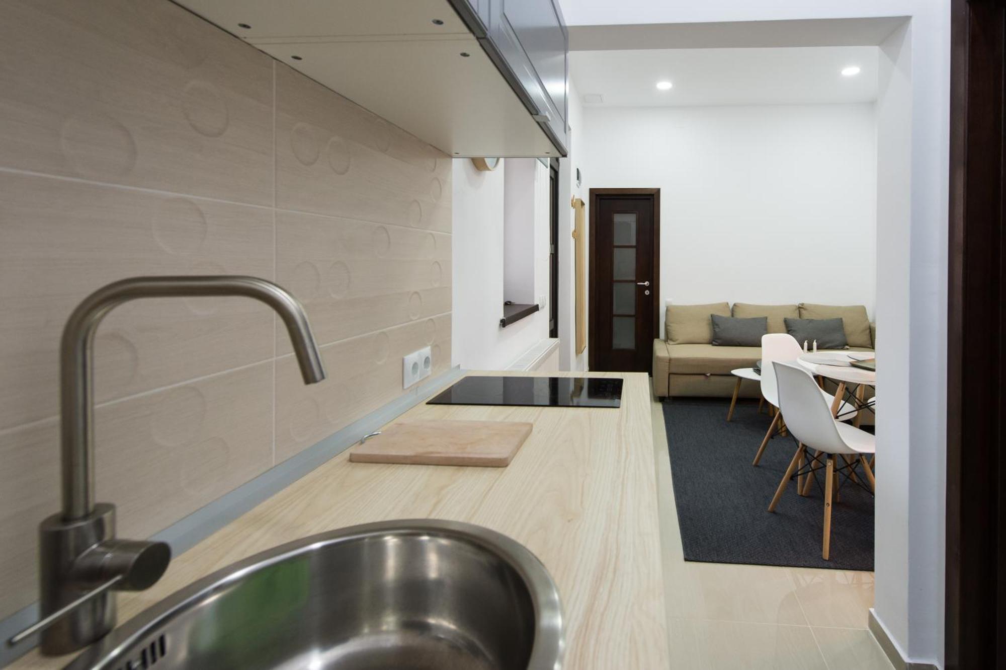 Gorgeous Brasov Flat With Patio And Mountain Views Daire Dış mekan fotoğraf